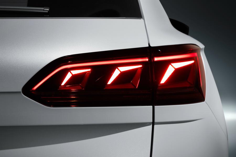 Детали экстерьера Volkswagen Touareg V6 TDI R-Line 2018 года  (WW) (фото 32 из 41)